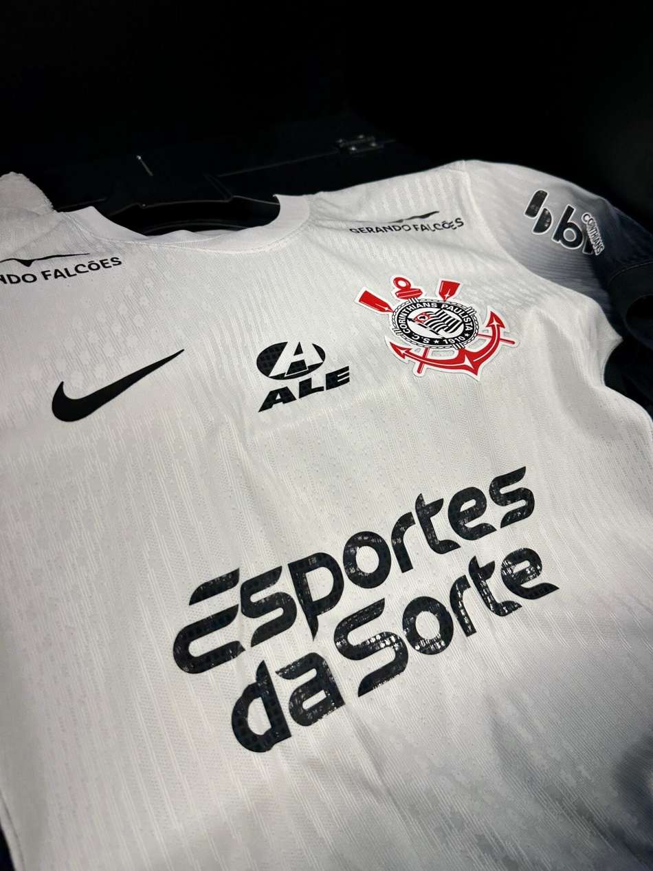 Camisa do Corinthians com a marca da Esportes da Sorte