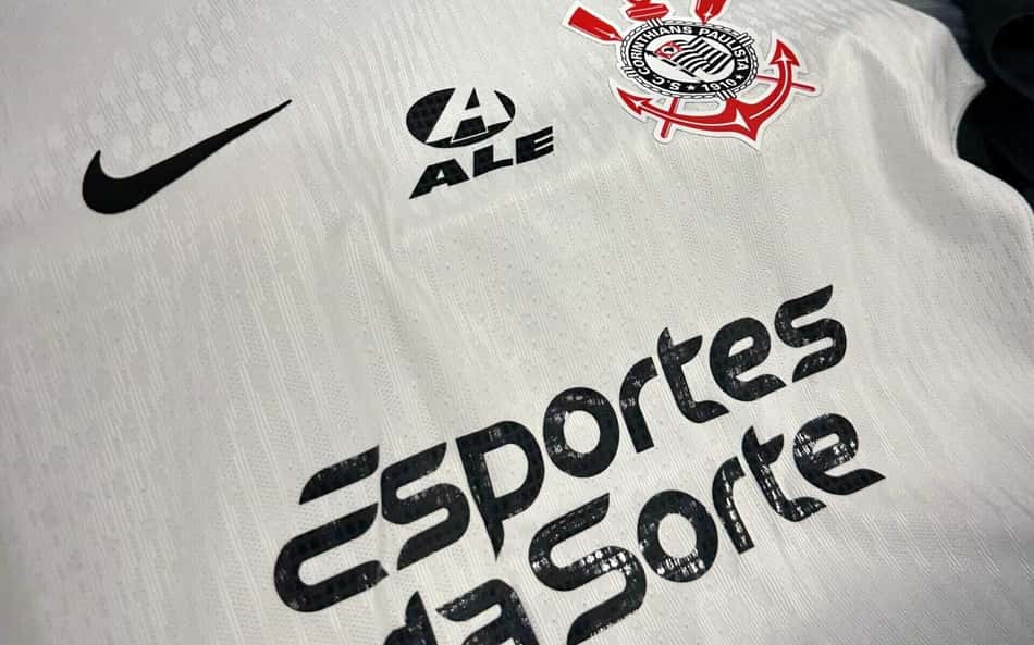 Camisa do Corinthians com a marca da Esportes da Sorte