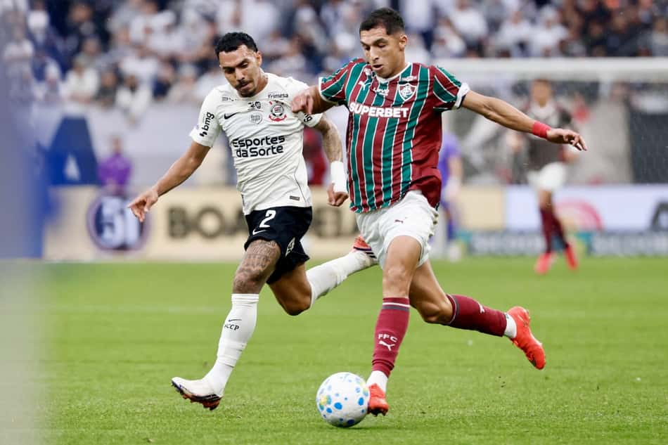Corinthians e Fluminense se enfrentando pelo Brasileirão