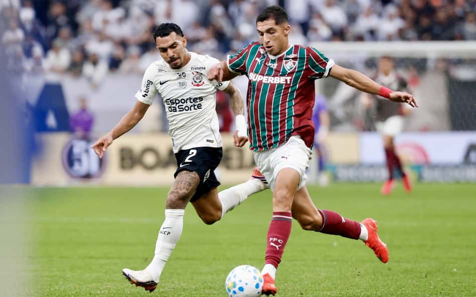 Corinthians e Fluminense se enfrentando pelo Brasileirão