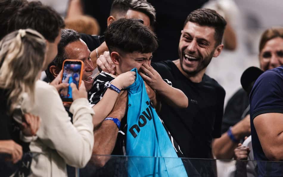 Corinthians é denunciado por episódio envolvendo criança e camisa de Neymar