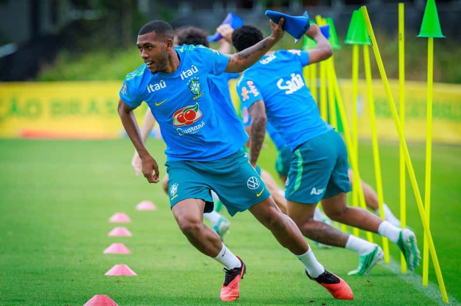 Cria da base do Vasco marcou o gol de empate do Brasil contra Austrália (Foto: Patrick HAMILTON / AFP)