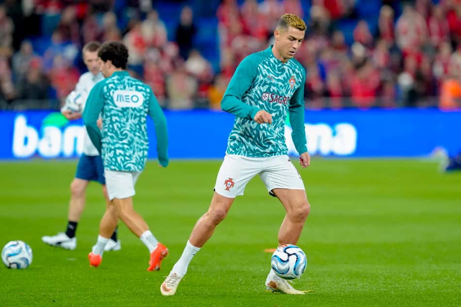 Cristiano Ronaldo durante o aquecimento antes do duelo entre Portugal e Noruega
