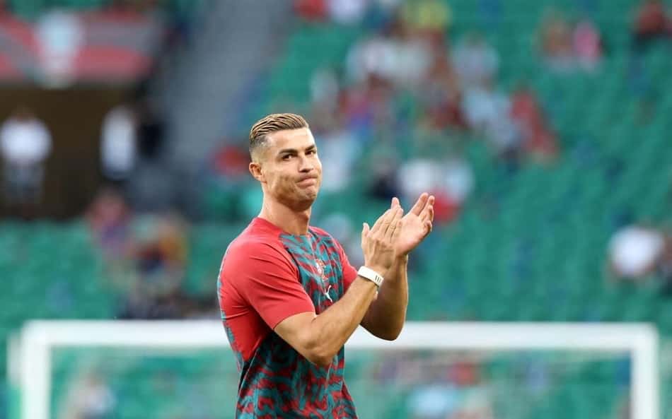 Cristiano Ronaldo no aquecimento para Portugal x País de Gales