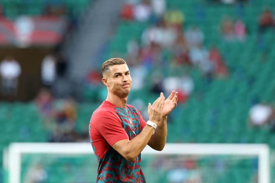 Cristiano Ronaldo no aquecimento para Portugal x País de Gales