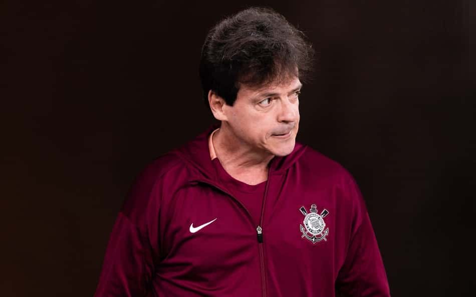 Fernando Diniz com a camisa do Corinthians