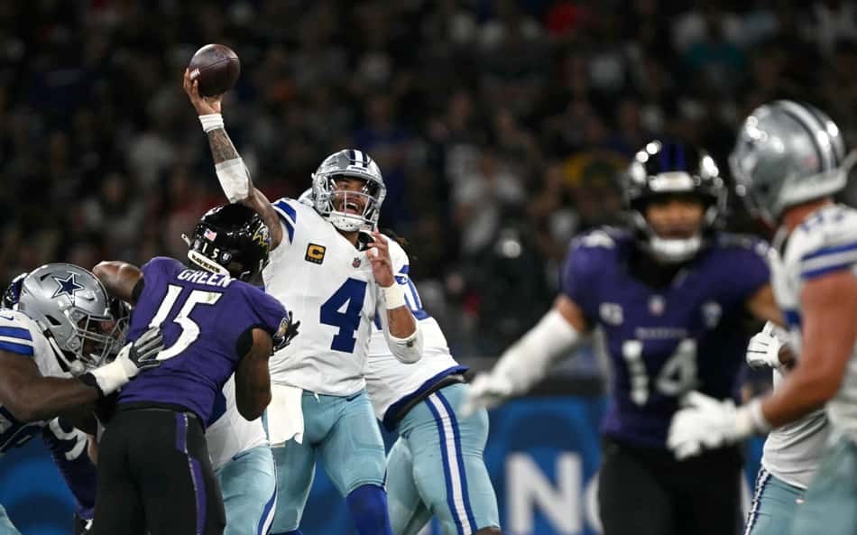 Dak Prescott em ação no NFL Rio Game entre Dallas Cowboys e Baltimore Ravens