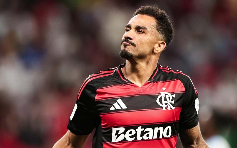 Danilo comemora gol pelo Flamengo contra ao Pyramids na semifinal da Copa Intercontinental