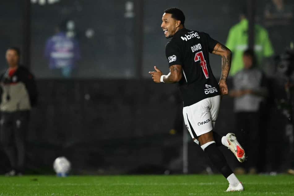 David marcou o segundo gol da classificação do Vasco na Sul-Americana