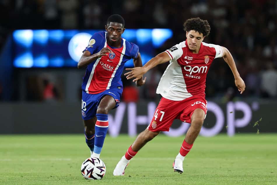 Dembélé e Benzahra em ação no duelo entre PSG e Monaco na Ligue 1