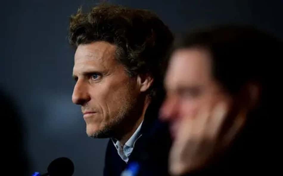 Diego Forlán em coletiva de apresentação como novo técnico do Uruguai