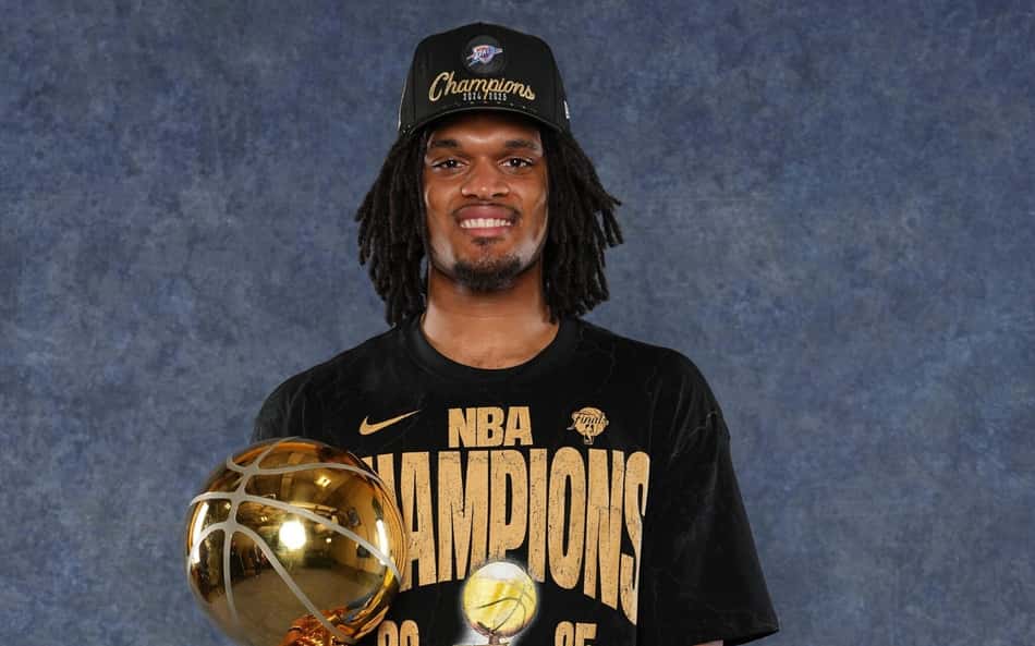 Dillon Jones foi campeão da NBA como rookie com o OKC (Foto: Reprodução/X)
