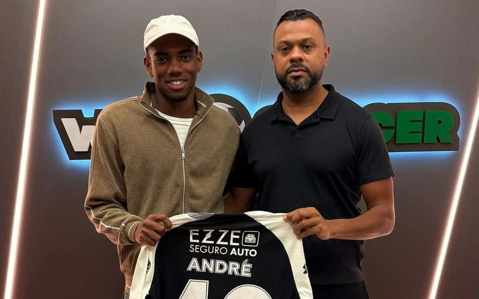 Diogo Silva, empresário de André, ao lado do volante do Corinthians