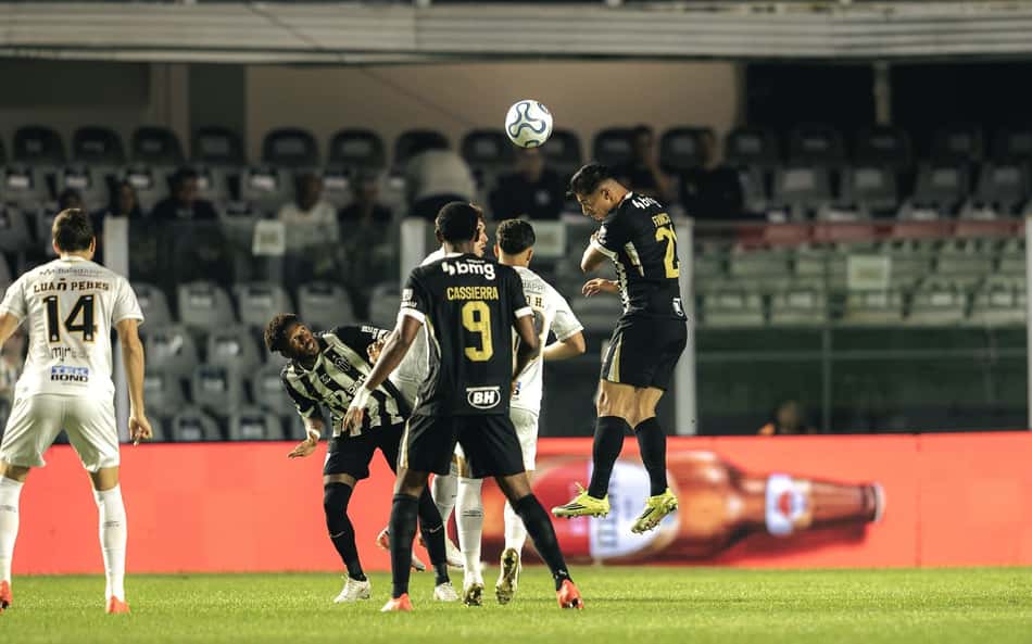 Análise: Atlético é desorganizado, sofre com erros e se complica na Sul-Americana