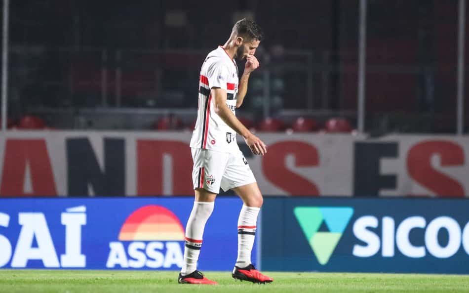 Domingos Duarte se lesionou durante o jogo contra o Inter (Foto: Marina Uezima/Brazil Photo Press/Folhapress)