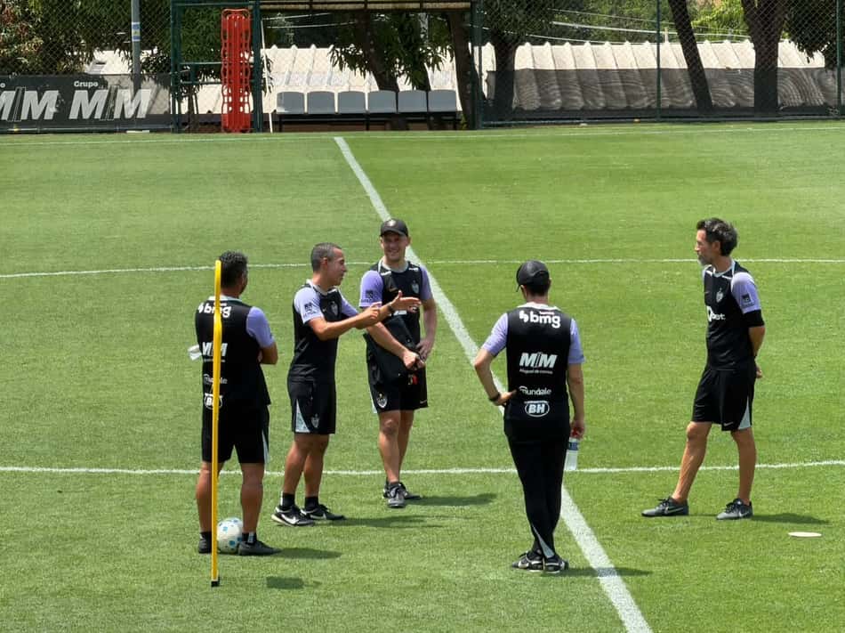 Domínguez e comissão (Foto: Artur Henrique / Lance!)