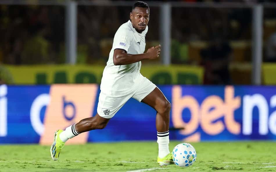 Edenilson em ação pelo Botafogo