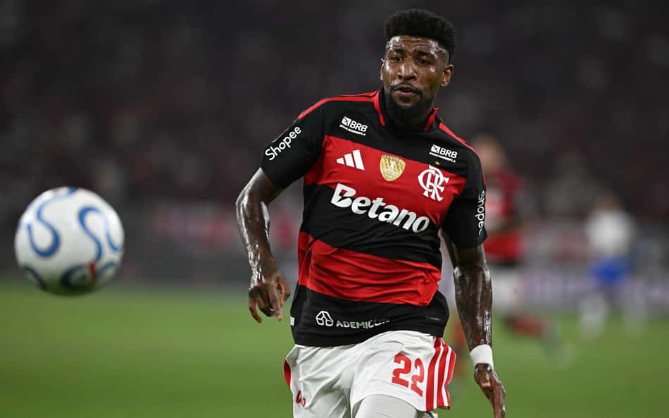 Emerson Royal durante Flamengo e Cruzeiro, pela Libertadores