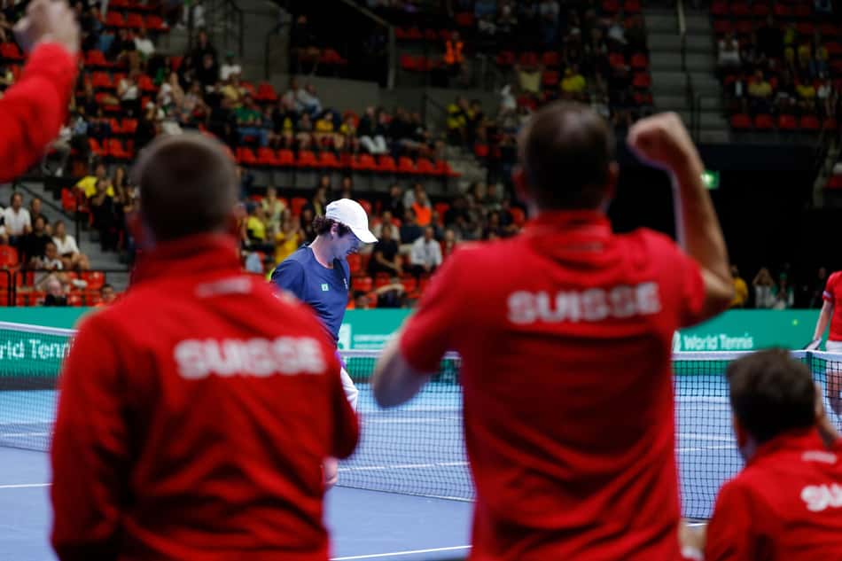 Equipe suíça na partida contra o Brasil na Davis