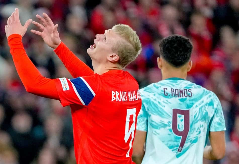Erling Haaland reage durante a partida da Liga das Nações entre Noruega e Portugal