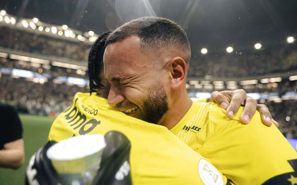 Éverson celebra classificação do Atlético (Foto: Pedro Souza / Atlético)