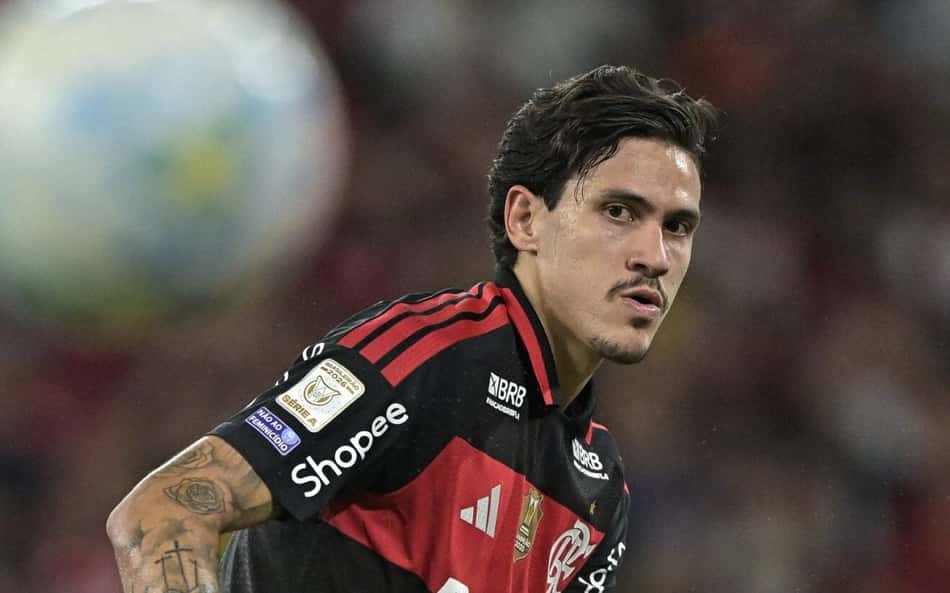 Pedro com a camisa do Flamengo