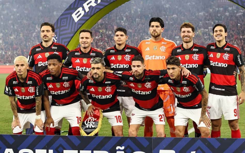 Jogadores do Flamengo perfilados
