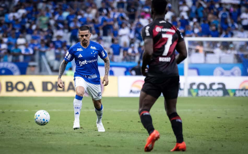 Fagner contra o Athletico-PR