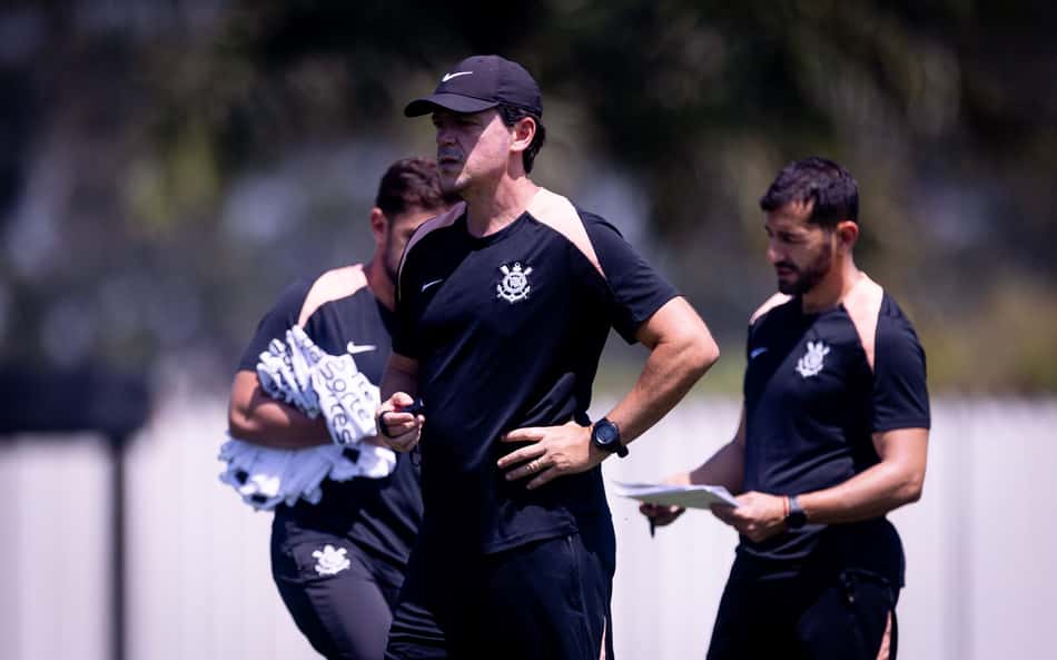 Fernando Diniz durante treino do Corinthians