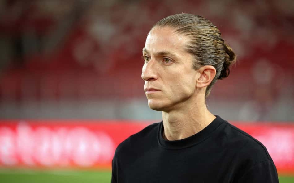 Filipe Luís à beira do campo em jogo do Monaco contra o Marseille pela Ligue 1