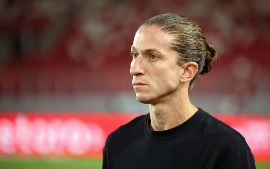 Filipe Luís comandando o Monaco no duelo contra o PSG