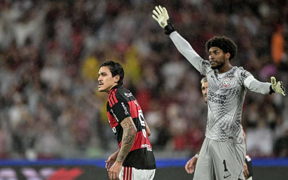 Lance em Flamengo x Corinthians choca torcedores: 'Milagre'