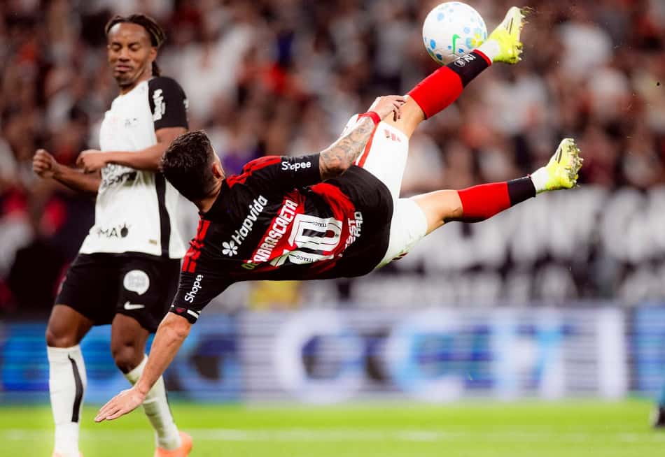 Flamengo busca resultado positivo contra o Corinthians para dormir na liderança do Brasileirão (Foto: Adriano Fontes/Flamengo)