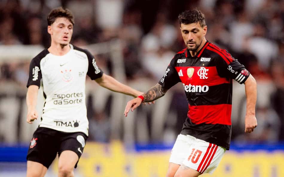 Bidon e Arrascaeta durante partida