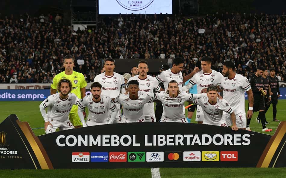 Fluminense perfilado antes do duelo com o Platense na Libertadores