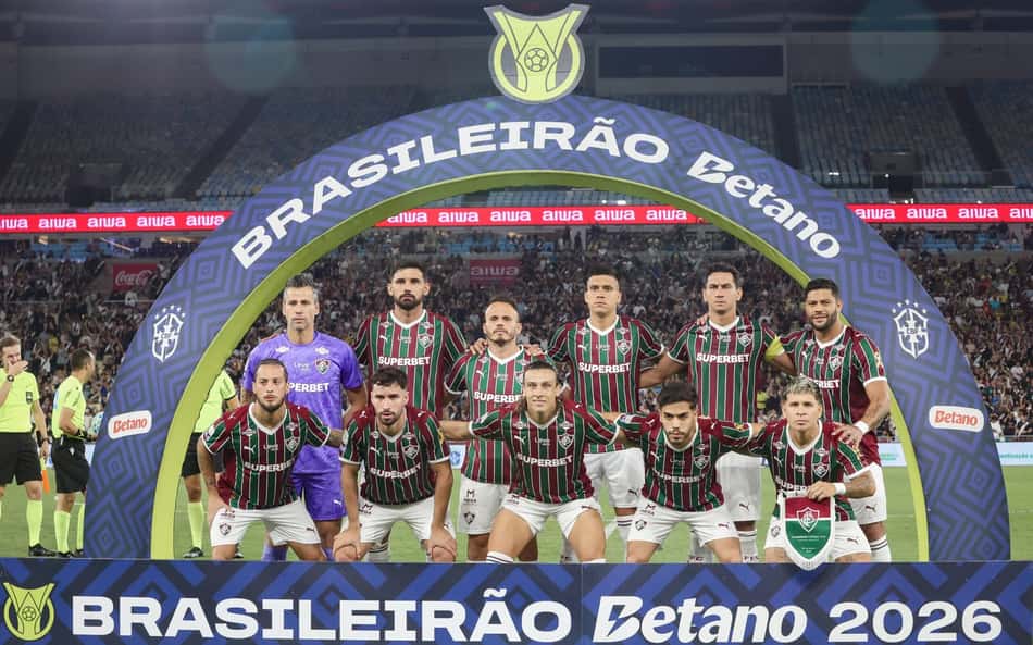 Time do Fluminense perfilado antes do jogo contra o Vasco