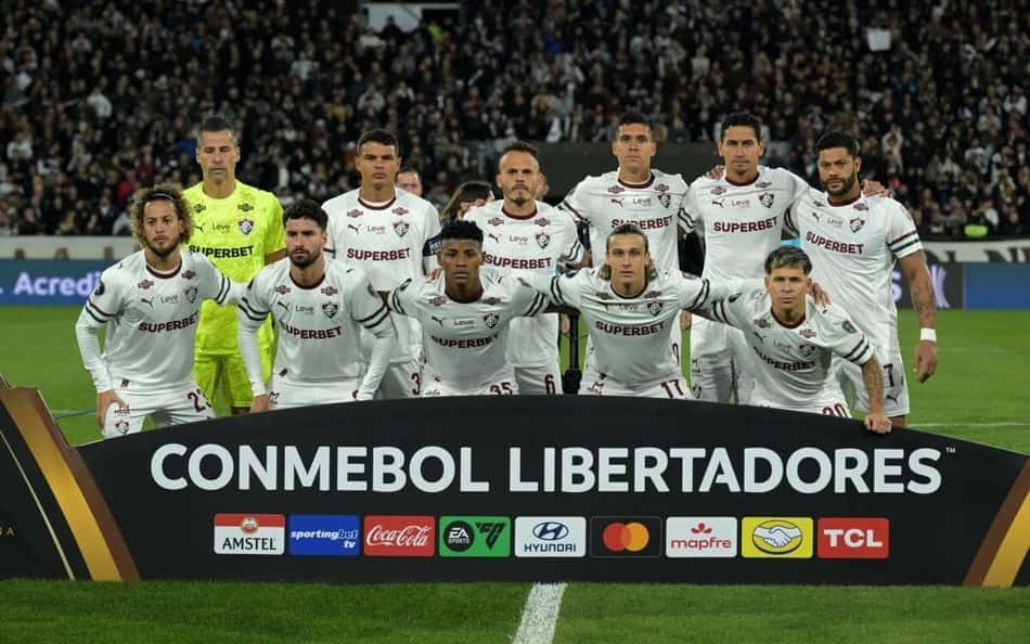 Equipe do Fluminense perfilada para a partida contra o Platense, pela Libertadores