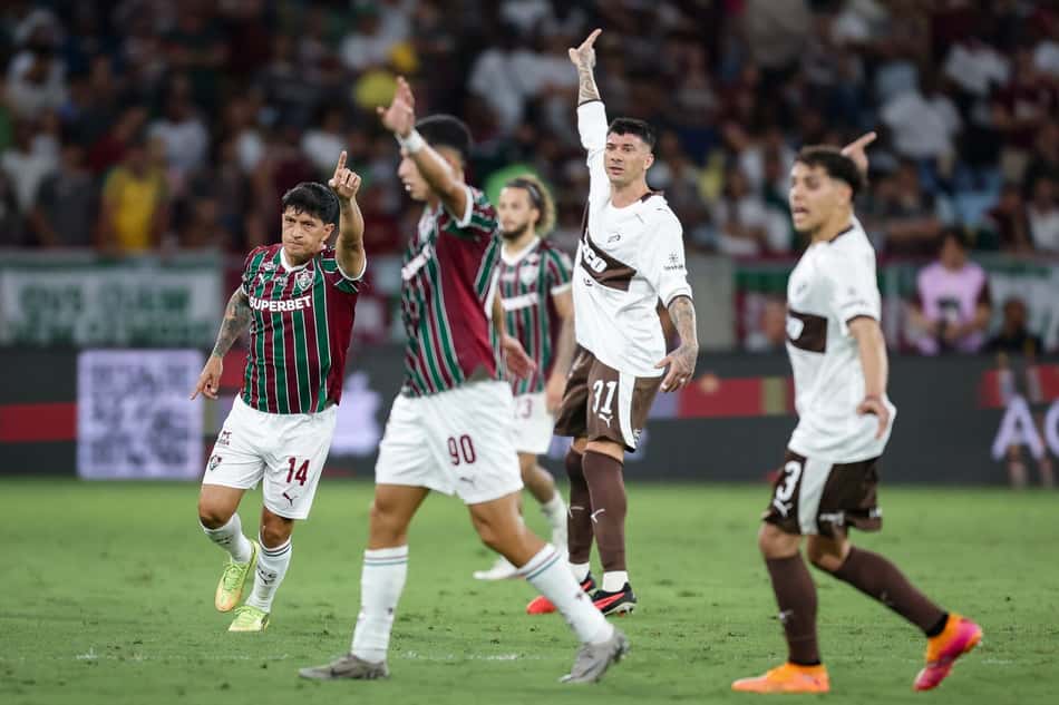 Fluminense venceu o jogo de ida contra o Platense por 2 a 0, no Maracanã.