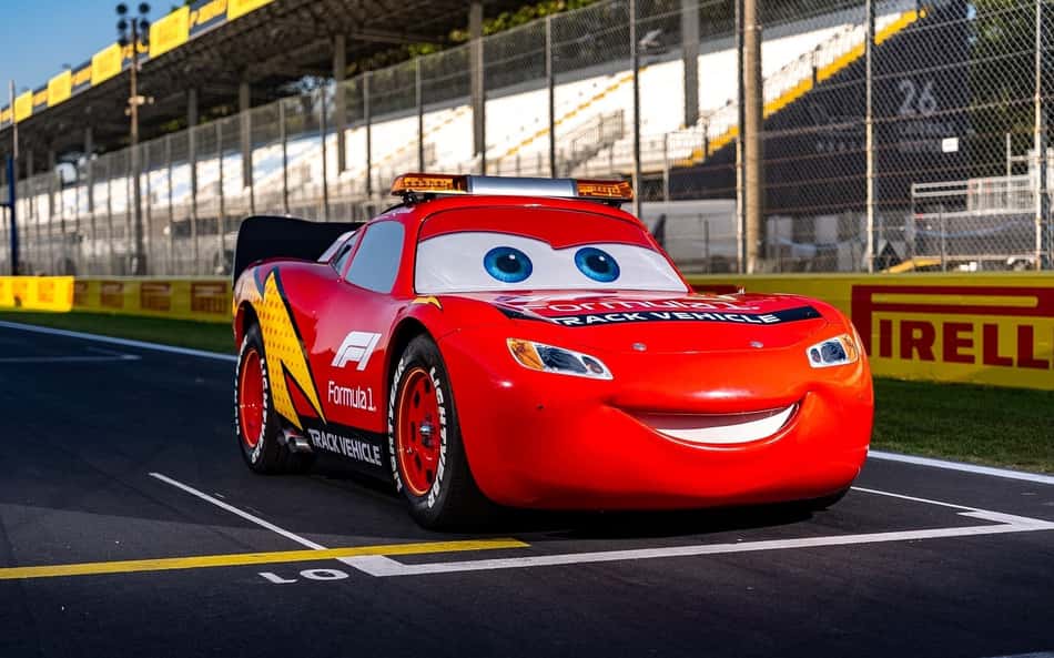 Franquia Carros, da Pixar, celebra 20 anos desde a estreia (Foto: Reprodução / F1 Media)
