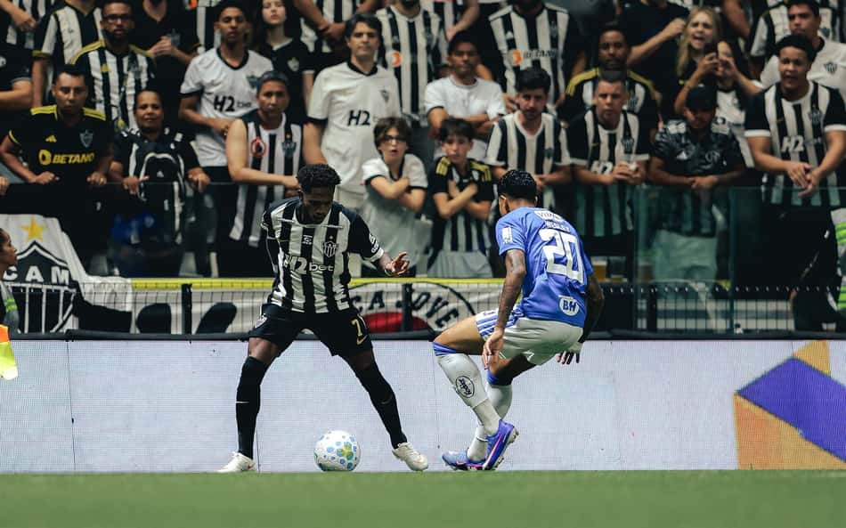 Fred em clássico (Foto: Pedro Souza / Atlético)