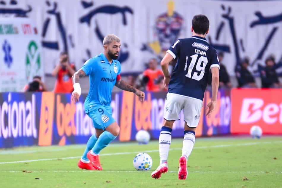 Gabigol em jogo contra o Remo no Brasileirão