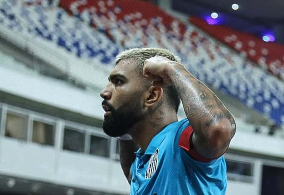 Gabigol comemora ao balançar as redes do Remo pelo Santos