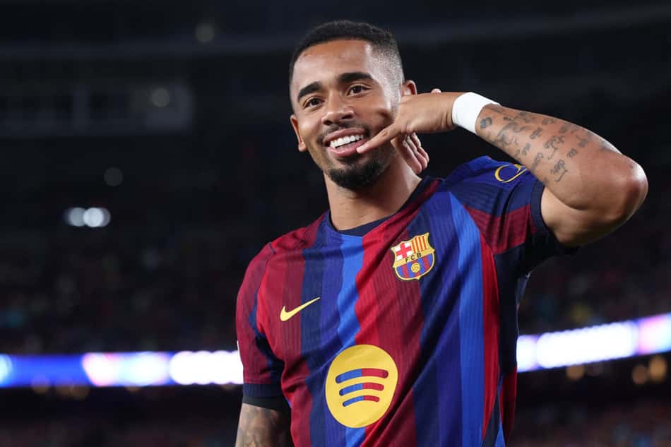 Gabriel Jesus celebra o primeiro gol com a camisa do Barcelona na Champions