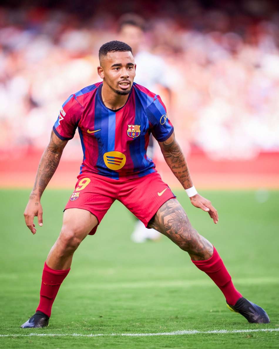 Gabriel Jesus em ação na sua estreia pelo Barcelona (Foto: Reprodução/AFP)