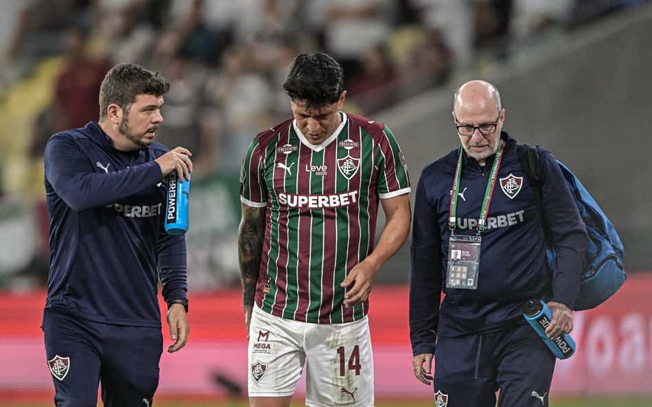 German Cano saiu lesionado de Fluminense x Platense