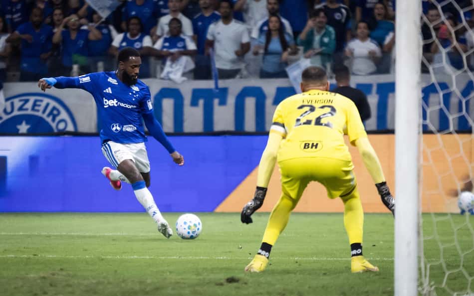Gerson finaliza contra Everson