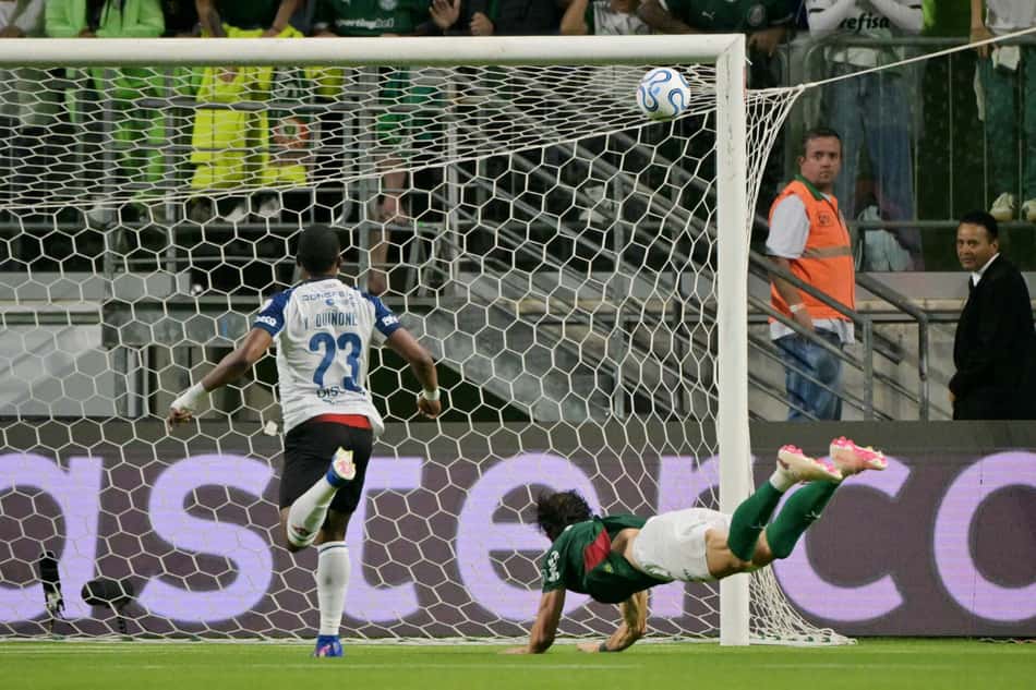 Giay abriu o placar para o Palmeiras contra a LDU pela Libertadores