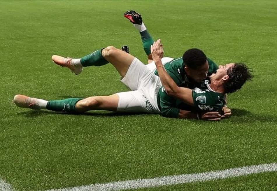 Giay celebra o gol da vitória do Palmeiras sobre a LDU