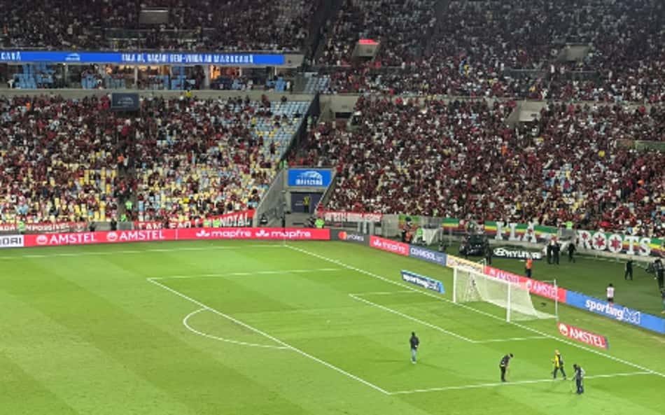 Jogadores do Flamengo condenam gramado do Maracanã e citam 'razão' para o sintético