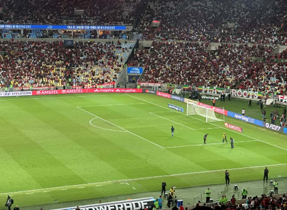 Gramado do Maracanã em Flamengo x Del Valle